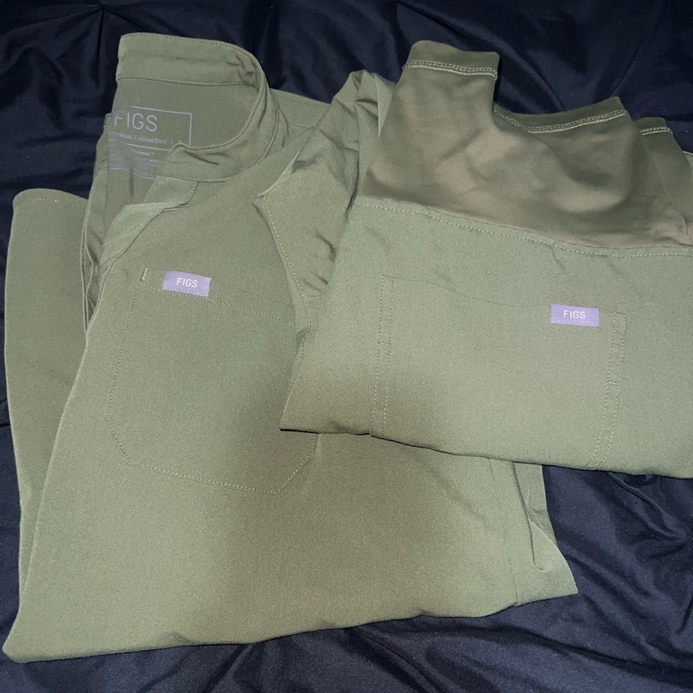 Figs maternity scrub set